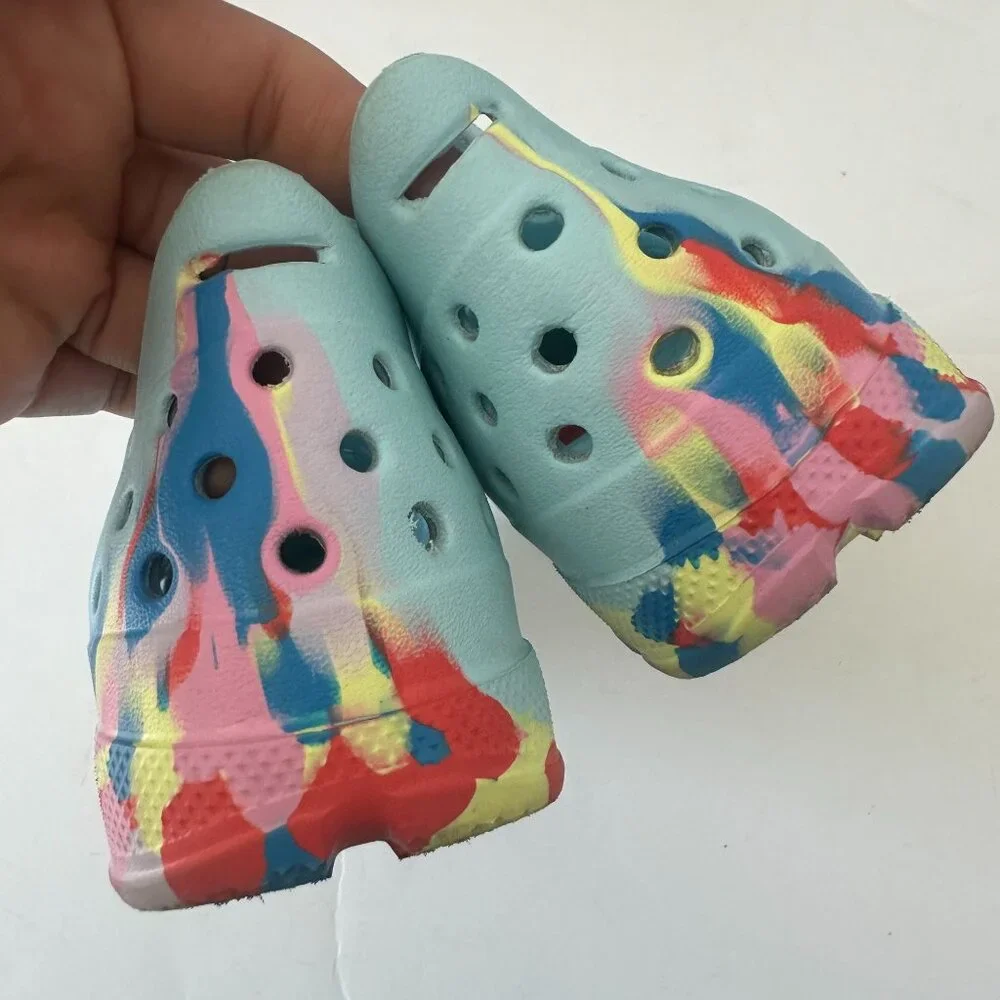 Hunter Youth Size 1 Perforated Water Shoes With Multicolor Splatter Design US 13